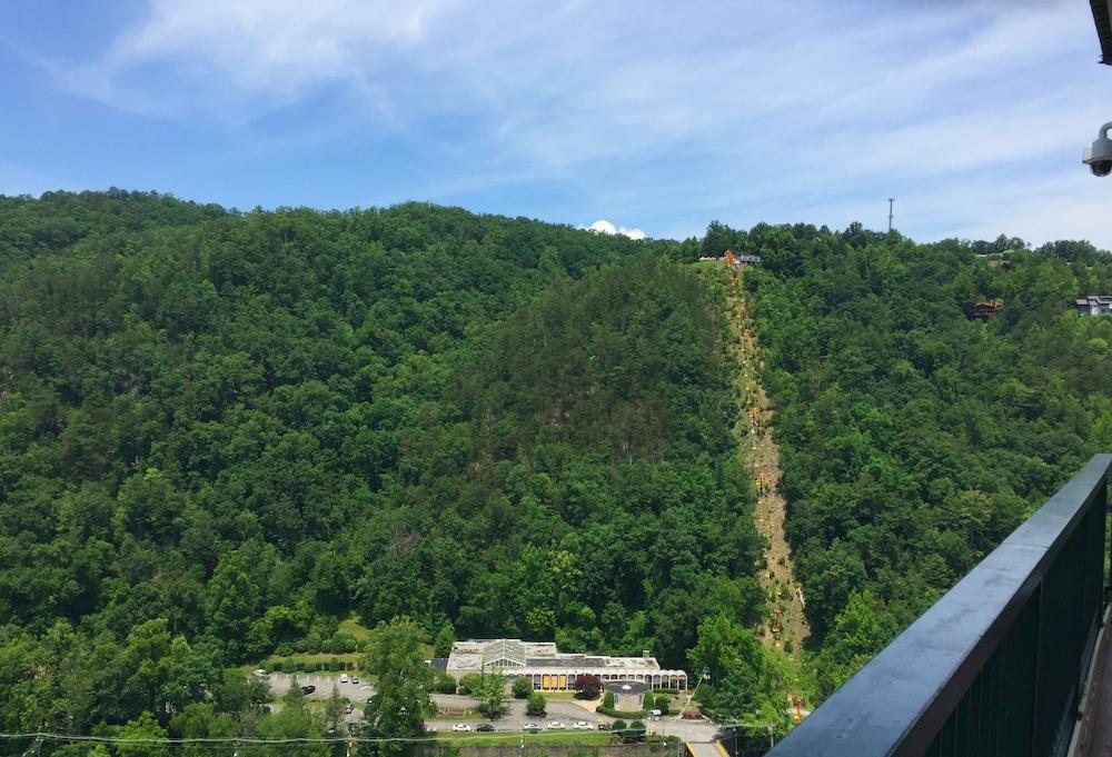 Hotel Econo & At The Convention Center Gatlinburg