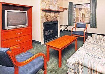 Hotel Econo & At The Convention Center