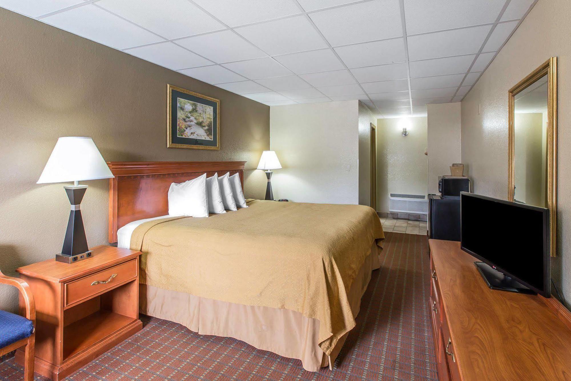 Econo & At The Convention Center Hotel
