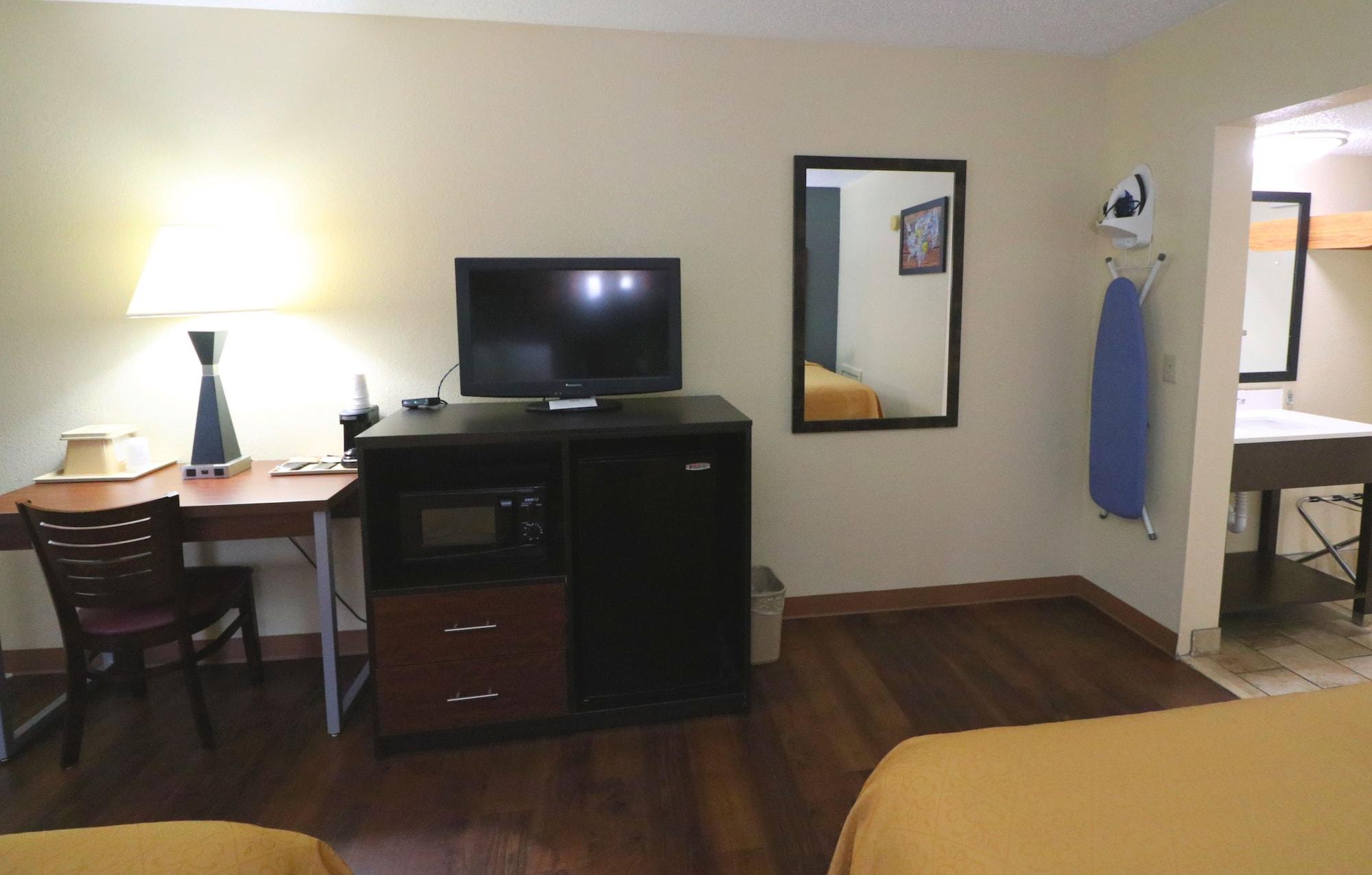 Hotel Econo & At The Convention Center 2*